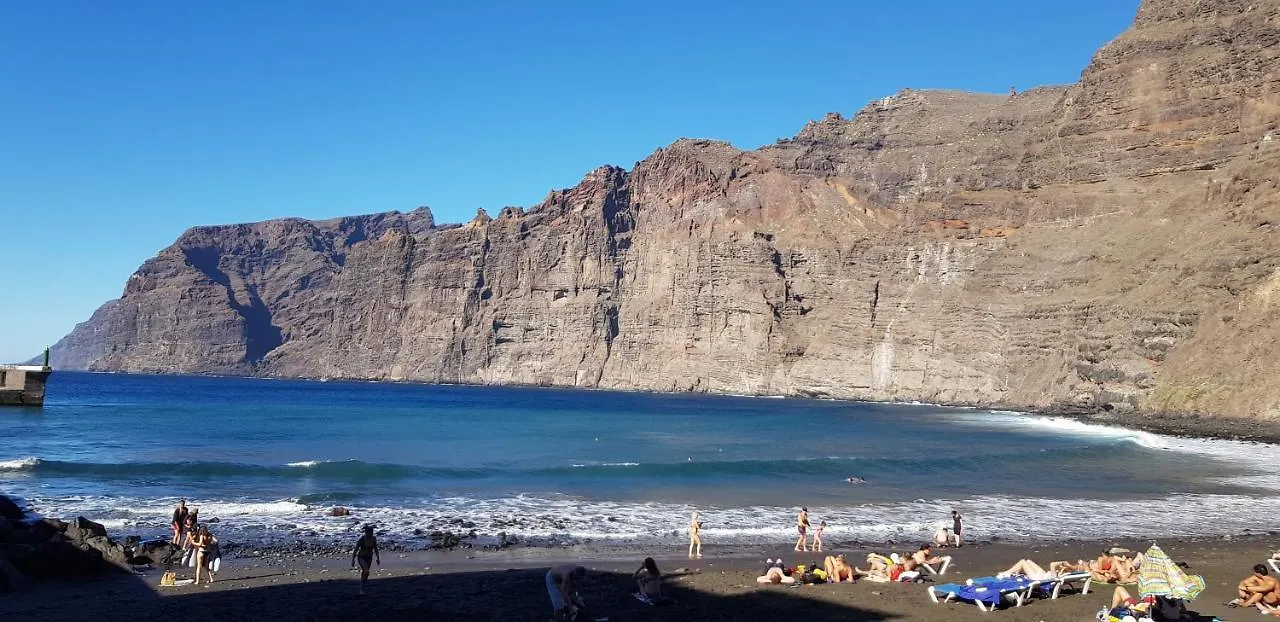 Ocean Pearl: Luxury Beachside Villa with Sea View in Los Gigantes Acantilado de los Gigantes