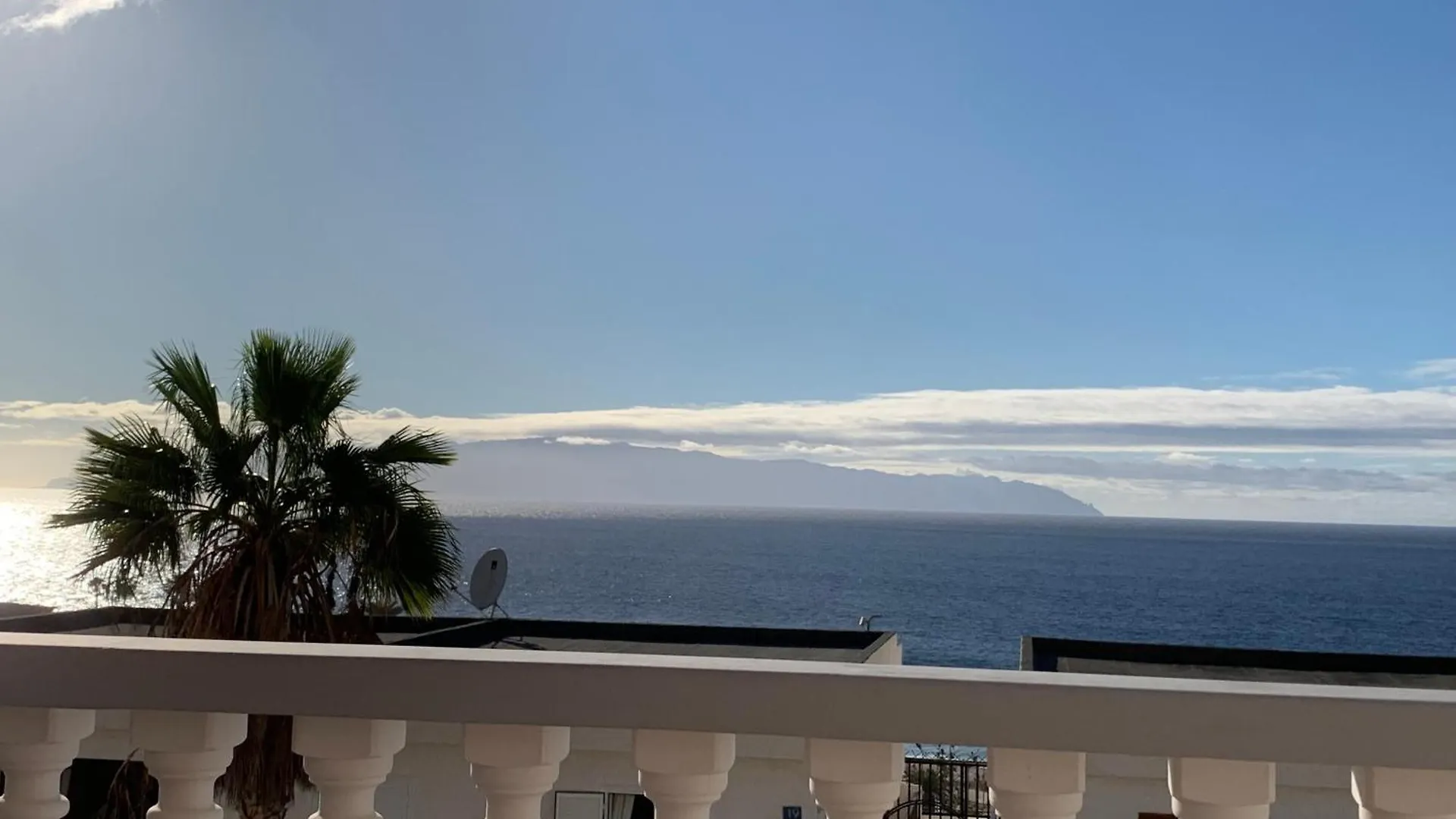 Apartment Ocean Pearl: Luxury Beachside Villa with Sea View in Los Gigantes Acantilado de los Gigantes
